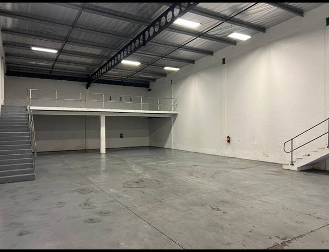 Business property to rent in CORNUBIA